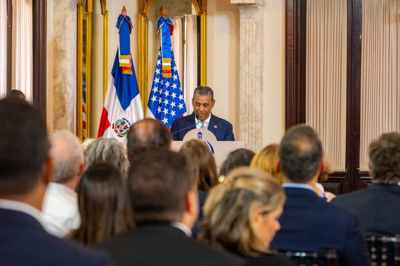 Espaillat: Acuerdo de cielos abiertos es “un mensaje claro de que relación entre EUA y RD es más fuerte que nunca”