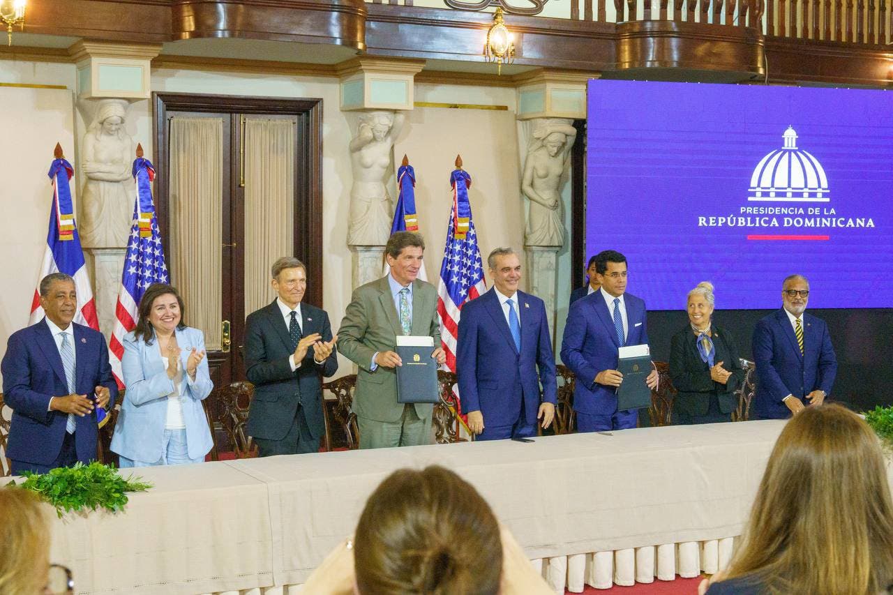 RD y EEUU firman pacto de Cielos Abiertos