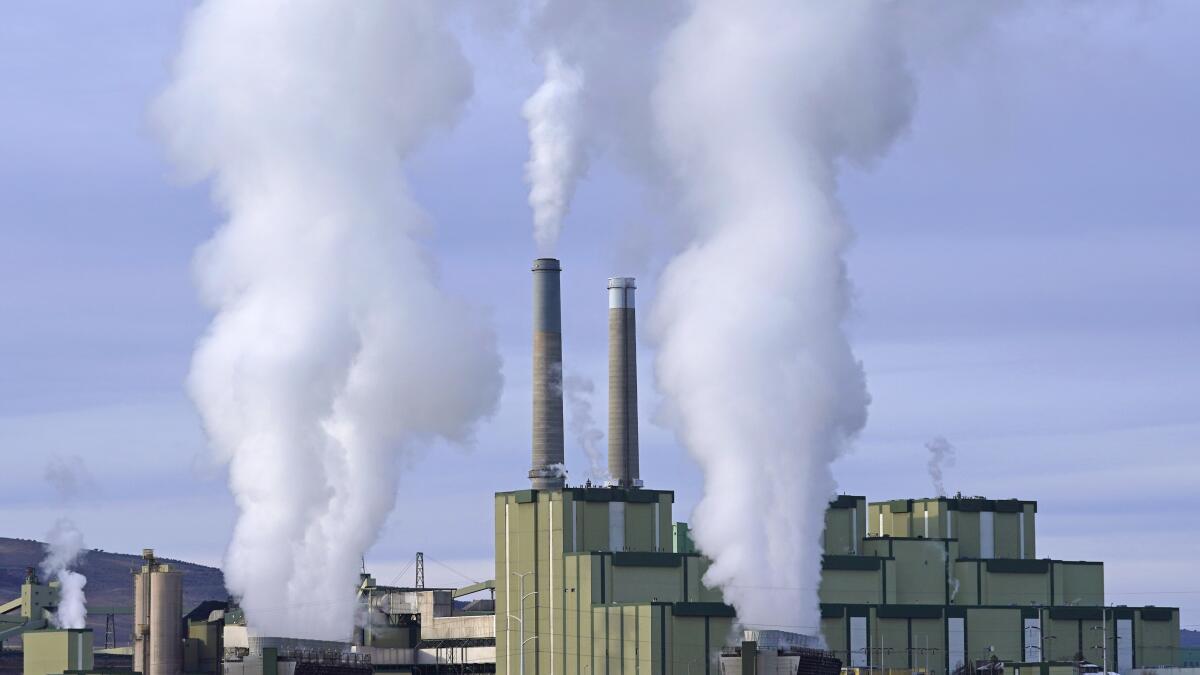 Corte de EEUU permite mantener norma que limita contaminación de centrales eléctricas de carbón