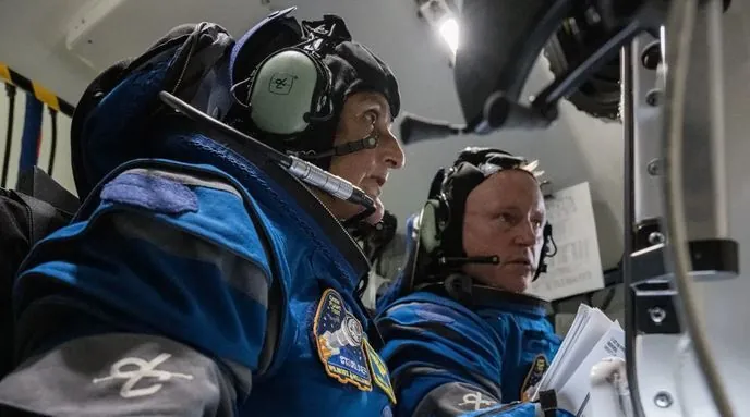 Los dos astronautas &apos;atrapados&apos; en la ISS tendrn que seguir en el espacio hasta febrero: la nave Starliner vuelve a la Tierra sin ellos