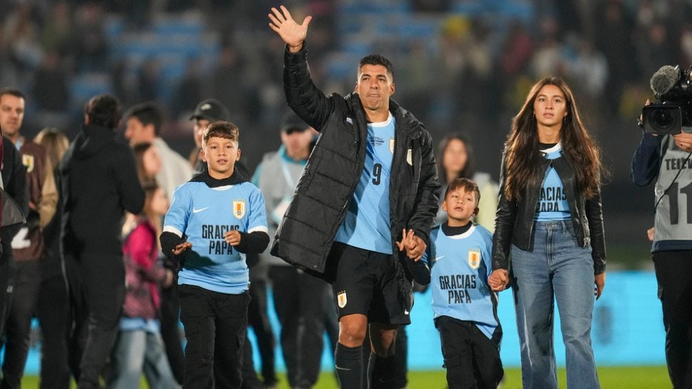 asi-fue-el-emotivo-homenaje-que-recibio-luis-suarez-en-su-ultimo-partido-con-uruguay