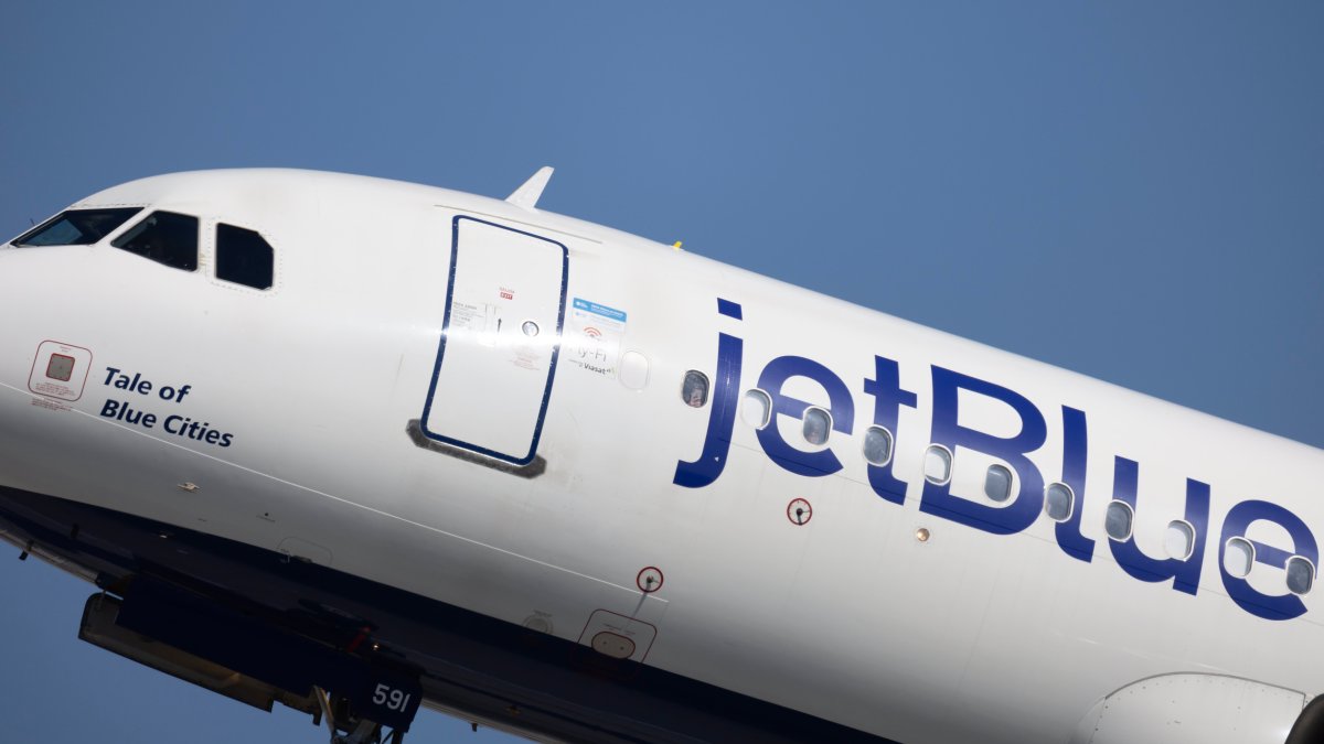 jetblue-cambia-sus-reglas:-ahora-podras-llevar-gratis-tu-maleta-de-mano