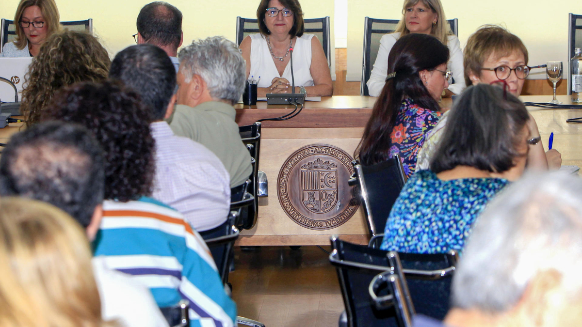 la-ua-ve-encauzadas-las-tres-incognitas-de-medicina:-financiacion,-docentes-y-practicas