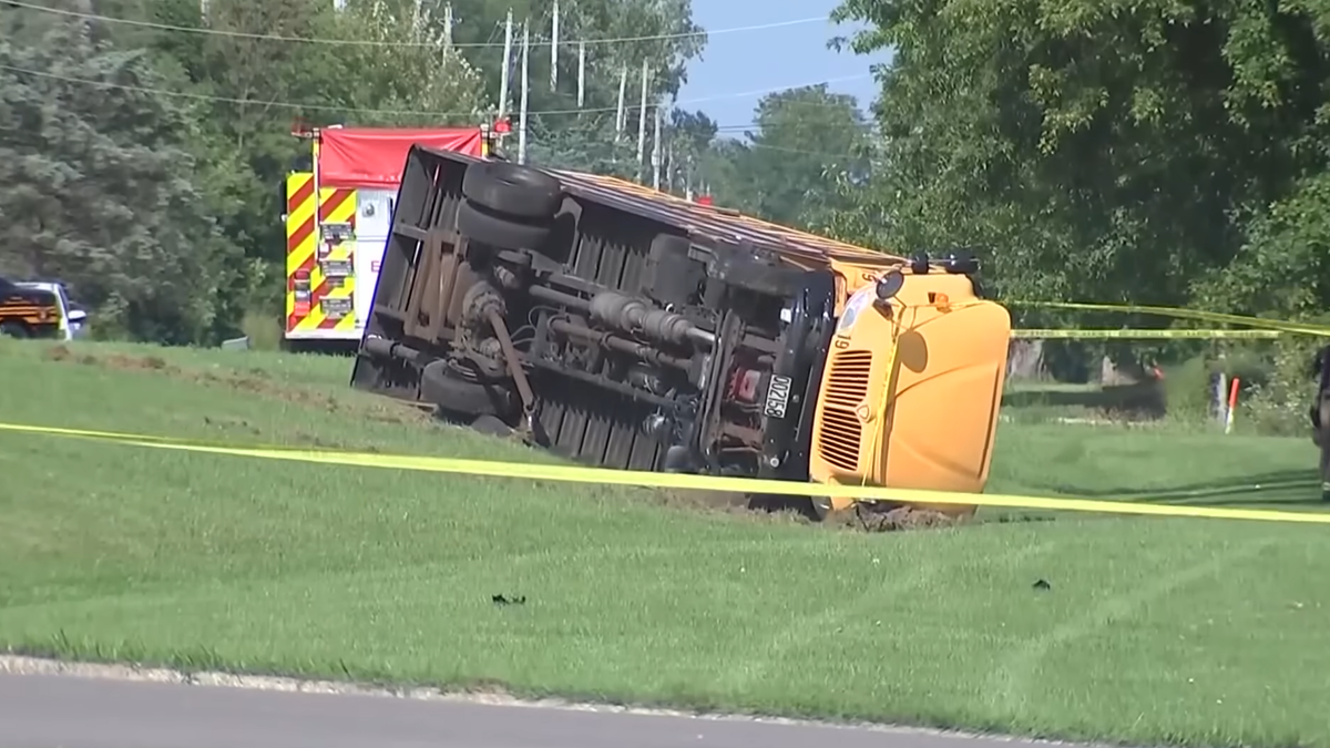 trump-y-vance-usan-la-muerte-de-un-nino-en-un-accidente-de-autobus-escolar-para-obtener-beneficios-politicos,-dice-un-padre