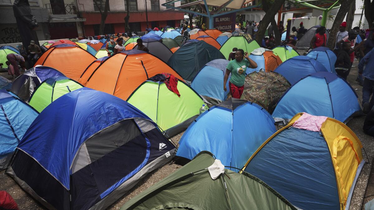 en-espera-de-asilo-en-eeuu,-migrantes-improvisan-su-vida-en-campamentos-en-ciudad-de-mexico