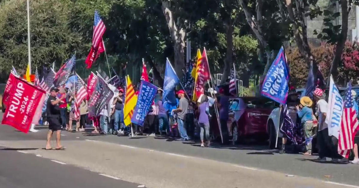 trump-supporters,-opponents-rally-in-woodside-before-fundraiser