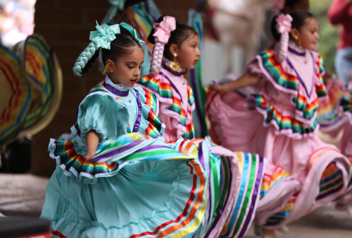 cientos-de-personas-dan-el-grito-en-la-plaza-de-sonoma