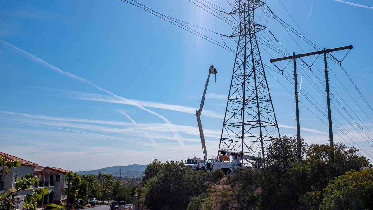 miles-de-residentes-continuan-sin-energia-electrica-por-las-altas-temperaturas