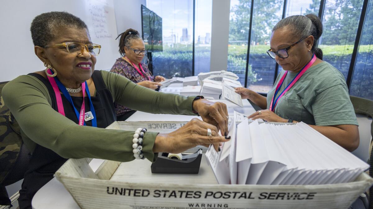 Autoridades electorales advierten que problemas en el correo de EEUU pueden afectar la votación