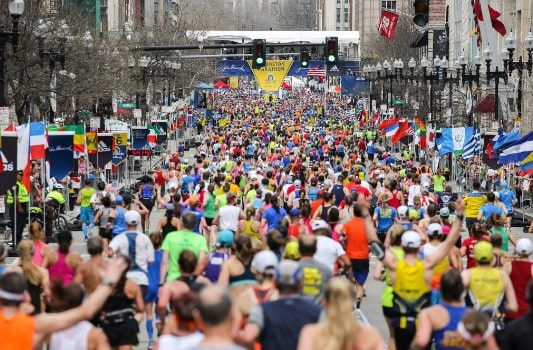 El Maratón de Boston se mete en un lío al 'permitir' que miles de maratonianos masculinos tramposos de todas las edades puedan lograr un dorsal con una marca de mujer