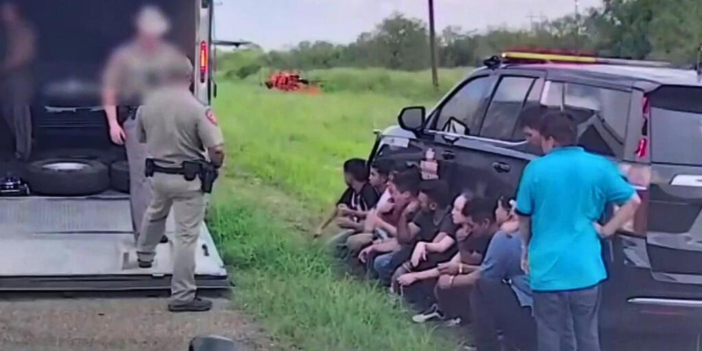 en-video:-rangers-de-texas-rescatan-16-migrantes-que-eran-traficados-en-el-doble-fondo-de-un-camion