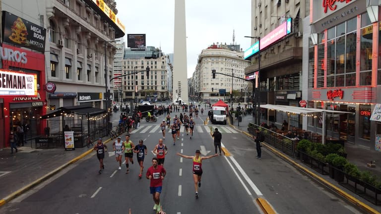 maraton-de-buenos-aires:-el-keniata-bethwell-yegon-fue-el-ganador-de-la-carrera,-que-tuvo-14.500-participantes