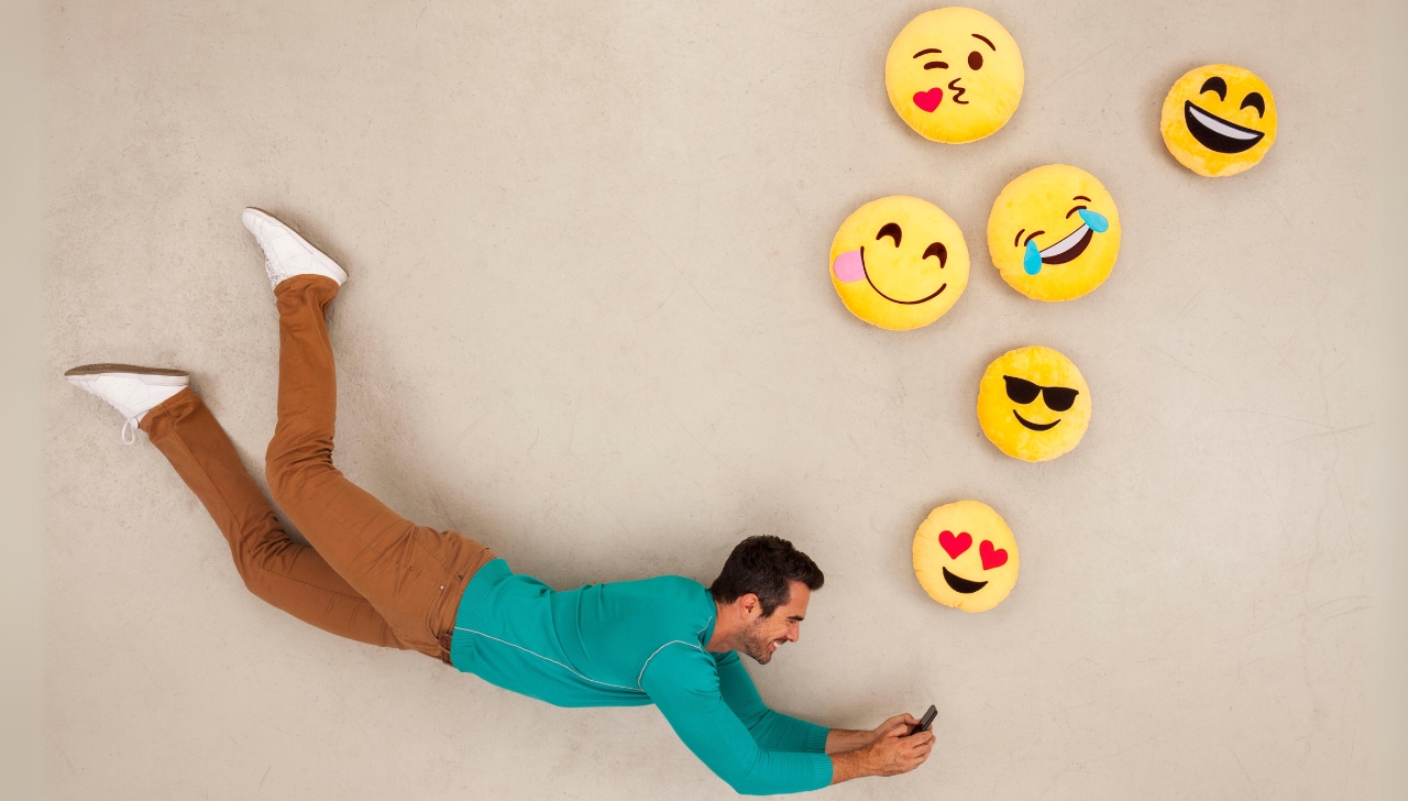 llegaran-8-nuevos-emojis-a-whatsapp-para-ios-y-android,-y-tu-favorito-sera-el-de-la-carita-cansada-con-ojeras