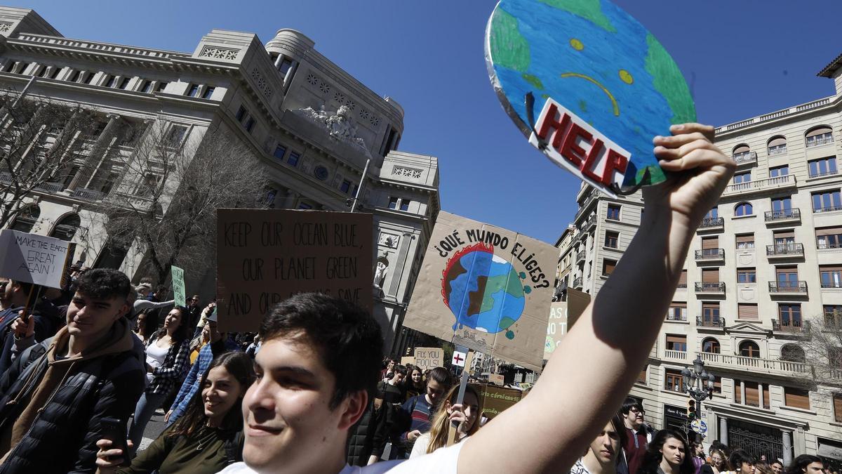 La ecoansiedad no es una anécdota: la mitad de los jóvenes españoles han cambiado sus rutinas frente a la crisis climática