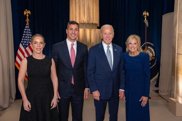 santiago-pena-posa-con-joe-biden-en-nueva-york-–-politica-–-abc-color