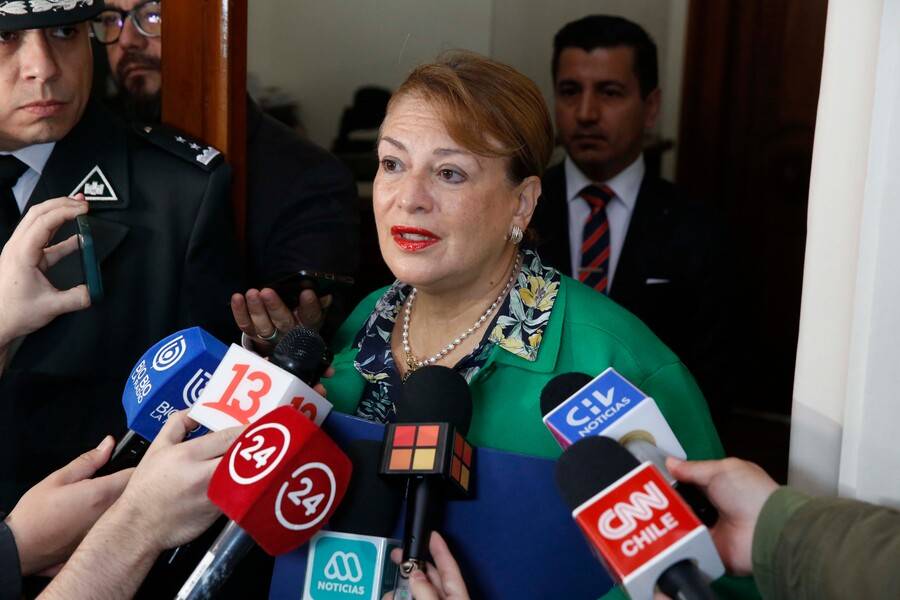 ministra-vivanco-entrego-de-manera-voluntaria-su-celular-y-computad…