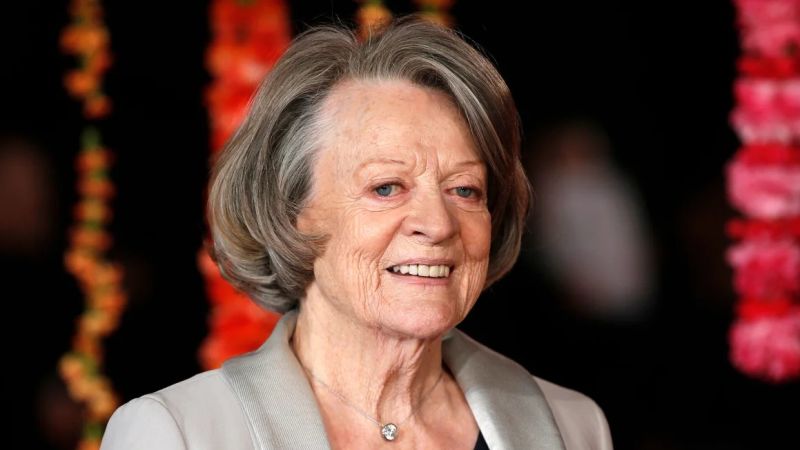 maggie-smith,-querida-estrella-de-'harry-potter'-y-'downton-abbey',-muere-a-los-89-anos-|-cnn