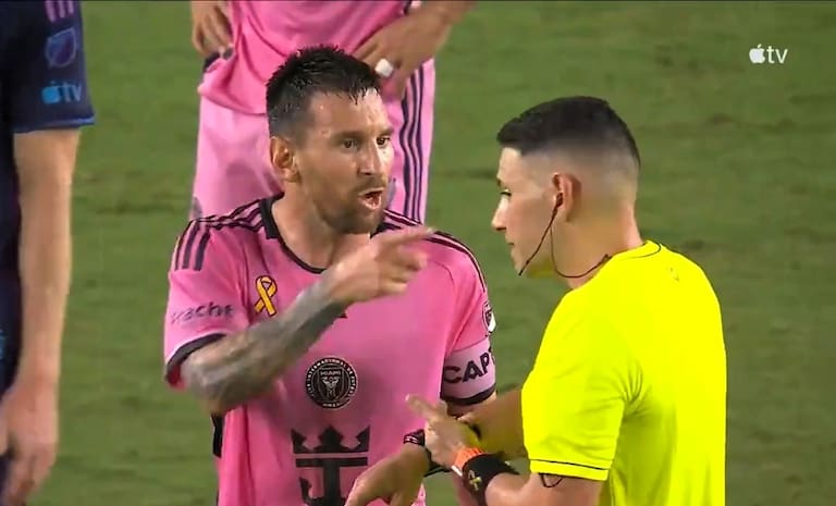 los-insultos-de-lionel-messi-al-arbitro-de-inter-miami-charlotte-que-le-valieron-una-amonestacion