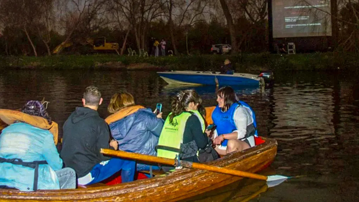 inicia-festival-de-cine-que-proyecta-peliculas-en-el-rio,-a-una-hora-de-buenos-aires