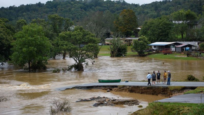 “ya-no-sabemos-que-hacer”:-helene-deja-en-eeuu.-cerca-de-90-muertos,-graves-inundaciones-y-cortes-de-luz-|-cnn