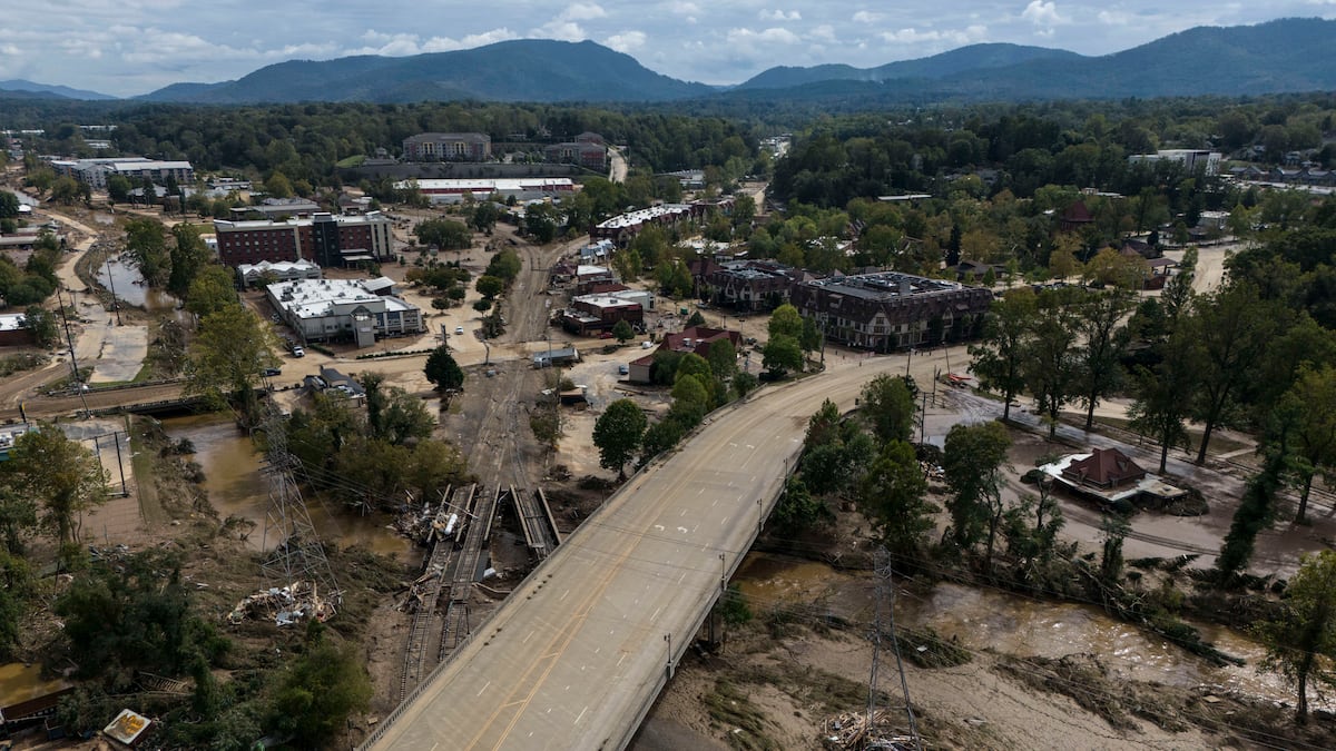 asheville:-el-refugio-idilico-en-carolina-del-norte-que-se-convirtio-en-una-trampa-mortal-con-el-paso-de-helene