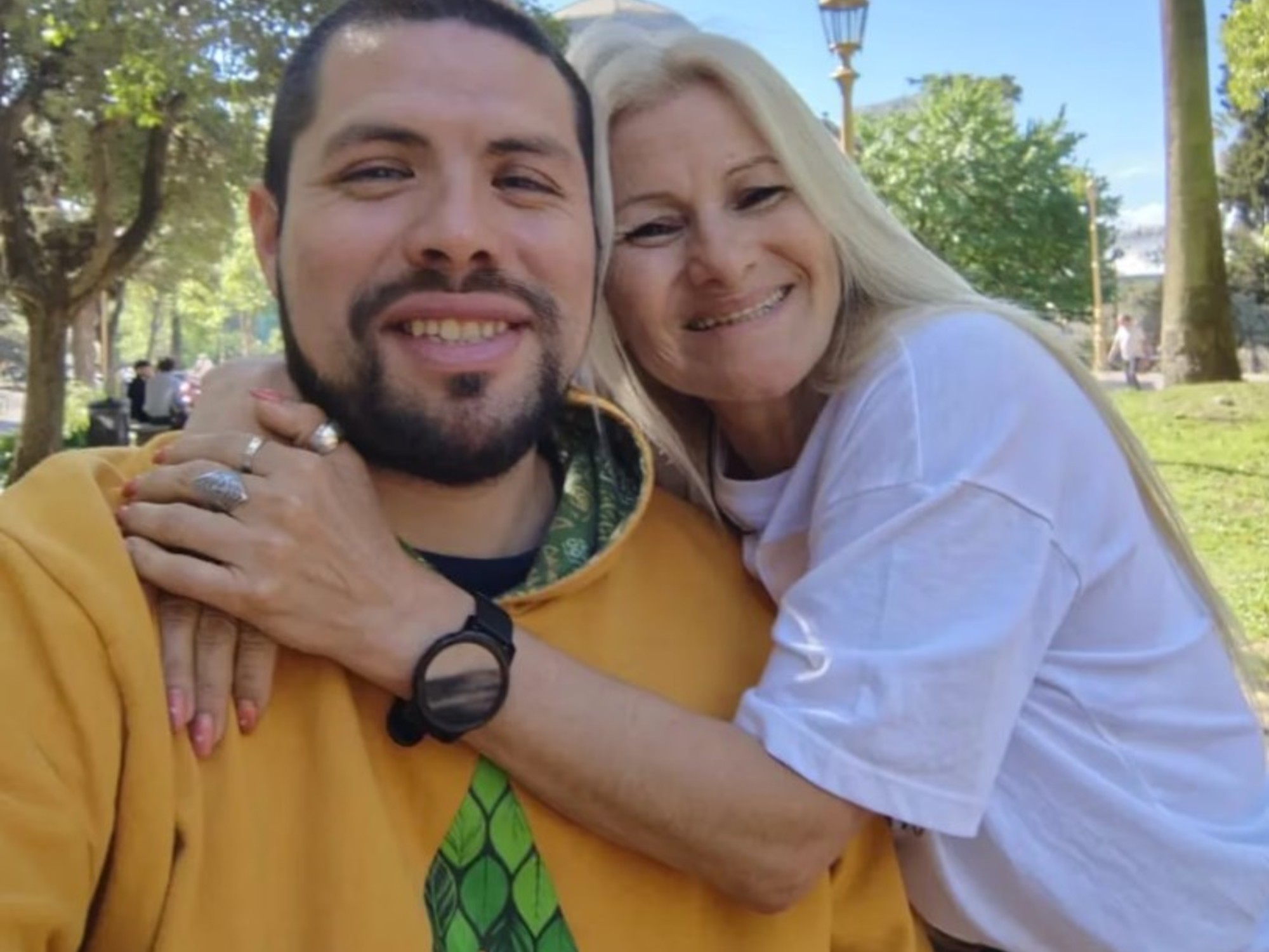 Paula Salto tiene 57 años, corría maratones con una camiseta buscando a su hijo y su conmovedora historia de vida tuvo un final feliz