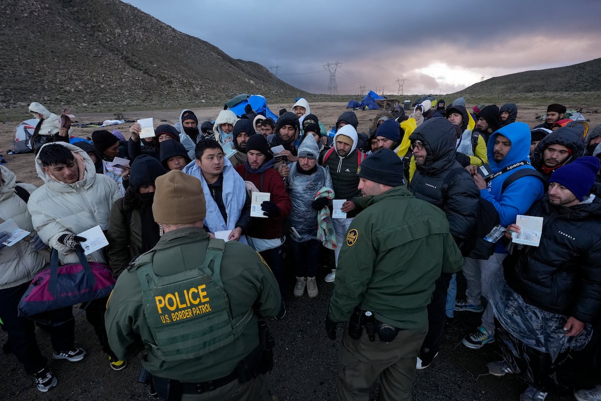 La deportación masiva de Trump costaría lo mismo que 40.500 nuevas escuelas, tres millones de viviendas o cuatro veces el presupuesto de la NASA