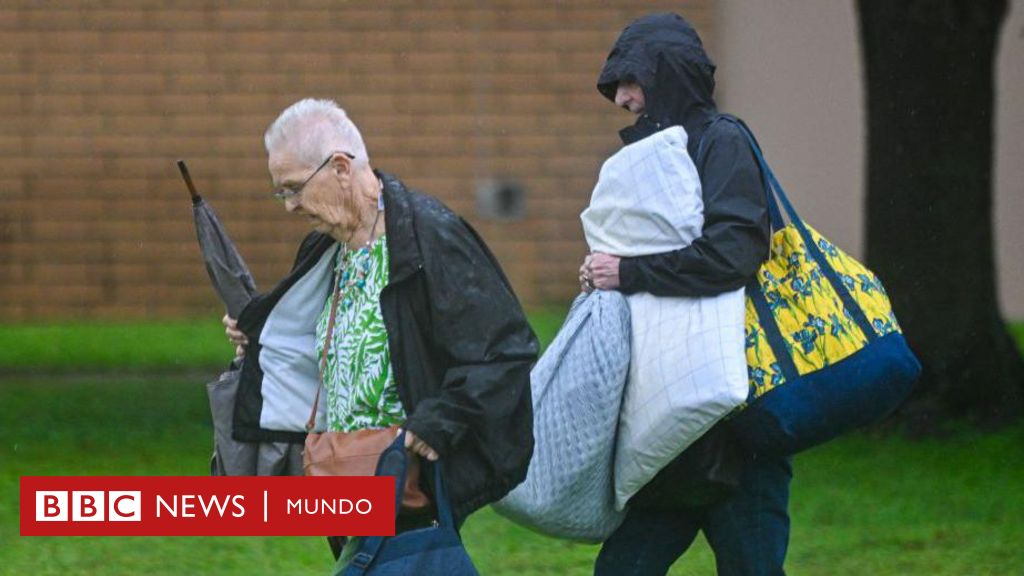 Huracán Milton | “Es devastador no saber qué te vas a encontrar a la vuelta”: los testimonios de la gente obligada a evacuar ante la llegada del ciclón – BBC News Mundo