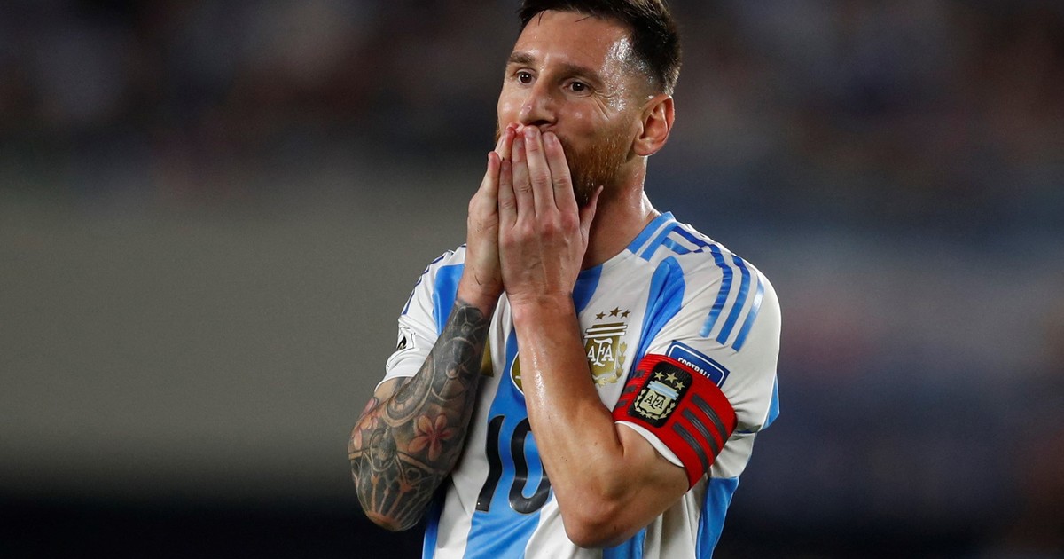 por-que-messi-no-se-llevo-la-pelota-tras-el-hat-trick-a-bolivia