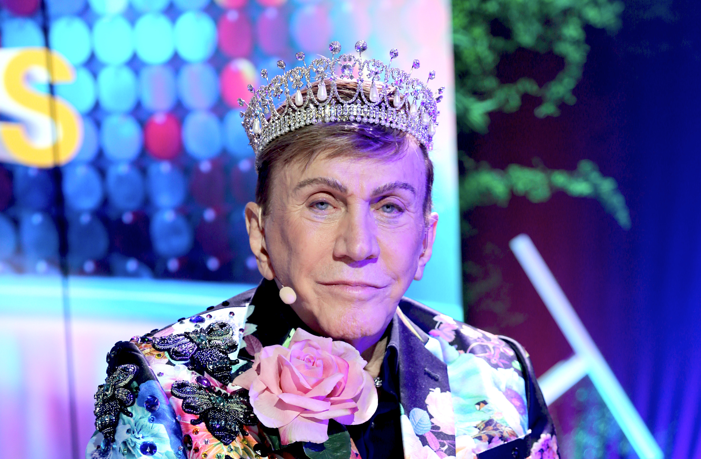 Osmel Sousa presume su oficina y los grandes lujos de Miss Universo – La Opinión