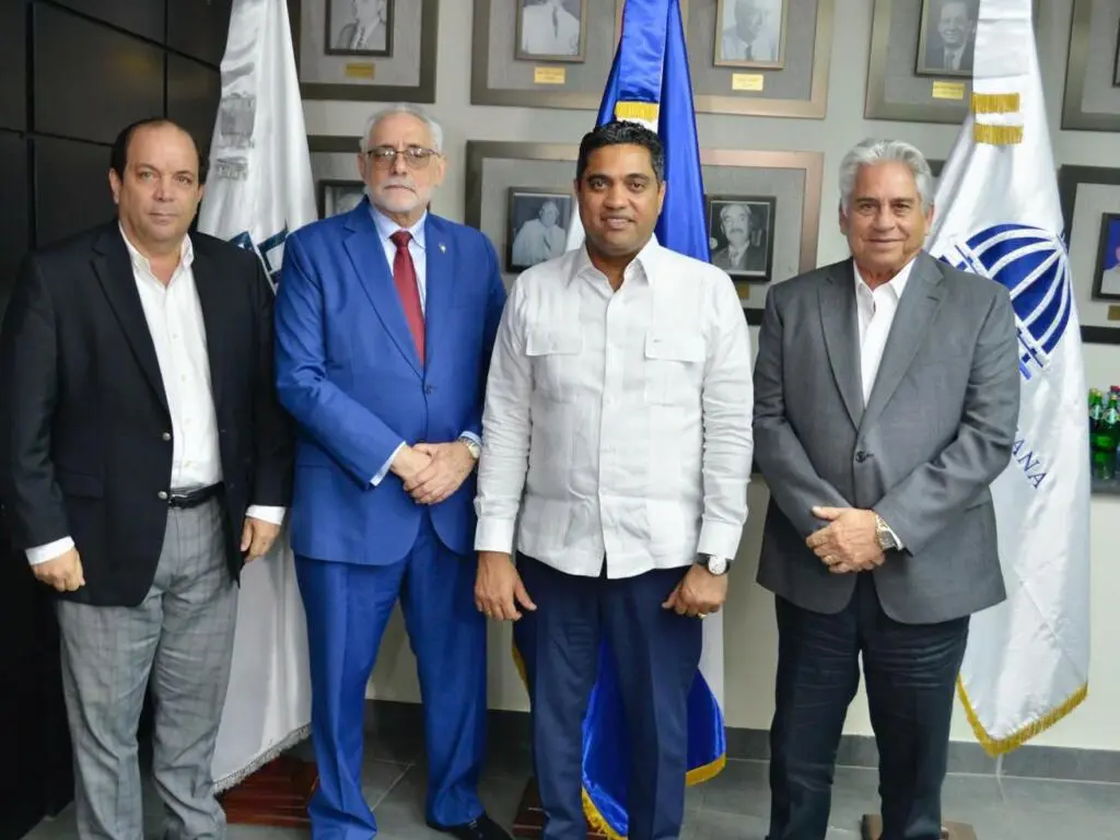 ministro-de-deportes-visita-la-lidom