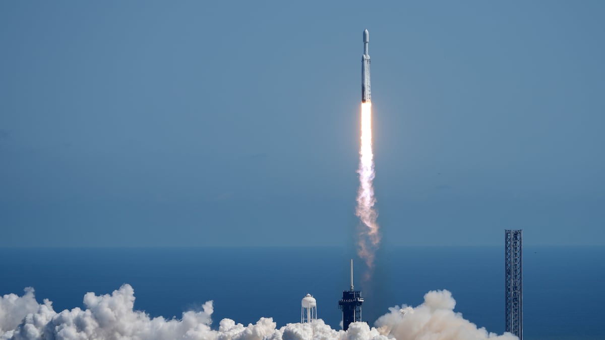 cancelan-lanzamiento-del-cohete-falcon-9-de-spacex-por-“condiciones-climaticas-desfavorables”