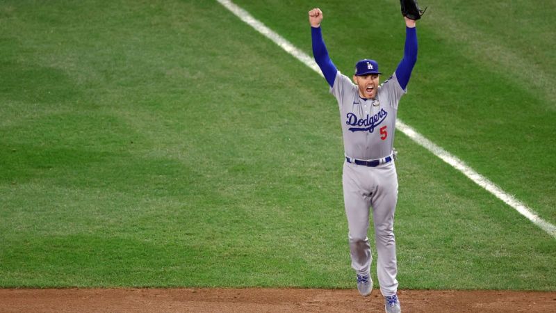 los-dodgers-de-los-angeles-ganan-su-octavo-titulo-de-la-serie-mundial-tras-vencer-a-los-yankees-de-nueva-york-en-un-emocionante-juego-5-|-cnn