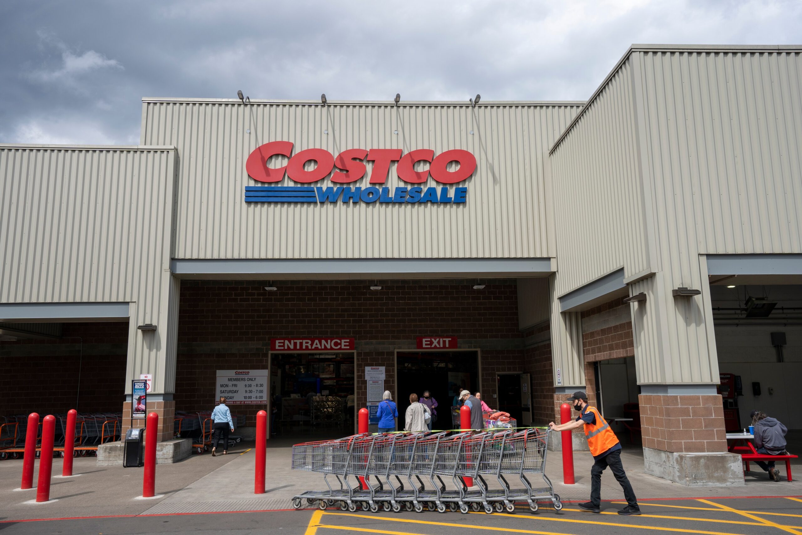 costco-paga-salarios-de-hasta-$60,000-a-inmigrantes-y-los-ayuda-a-conseguir-la-green-card-–-la-opinion