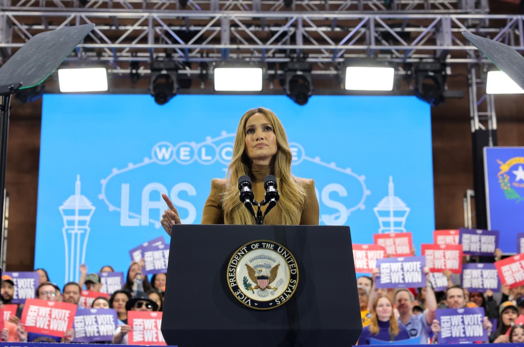 jennifer-lopez-dice-que-‘cualquier-persona-de-caracter-decente’-se-sintio-ofendida-por-chiste-sobre-puerto-rico-en-mitin-de-trump