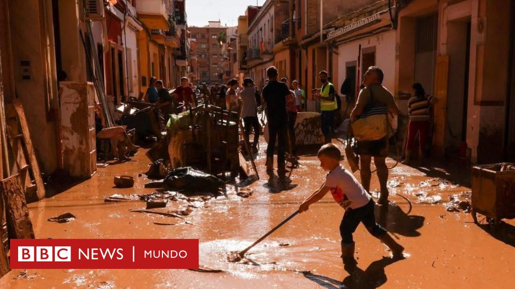 dana-en-valencia:-“el-gobierno-no-esta-haciendo-nada.-solo-la-gente-joven-nos-esta-ayudando”:-la-indignacion-por-la-insuficiente-ayuda-en-la-tragedia-en-espana-–-bbc-news-mundo