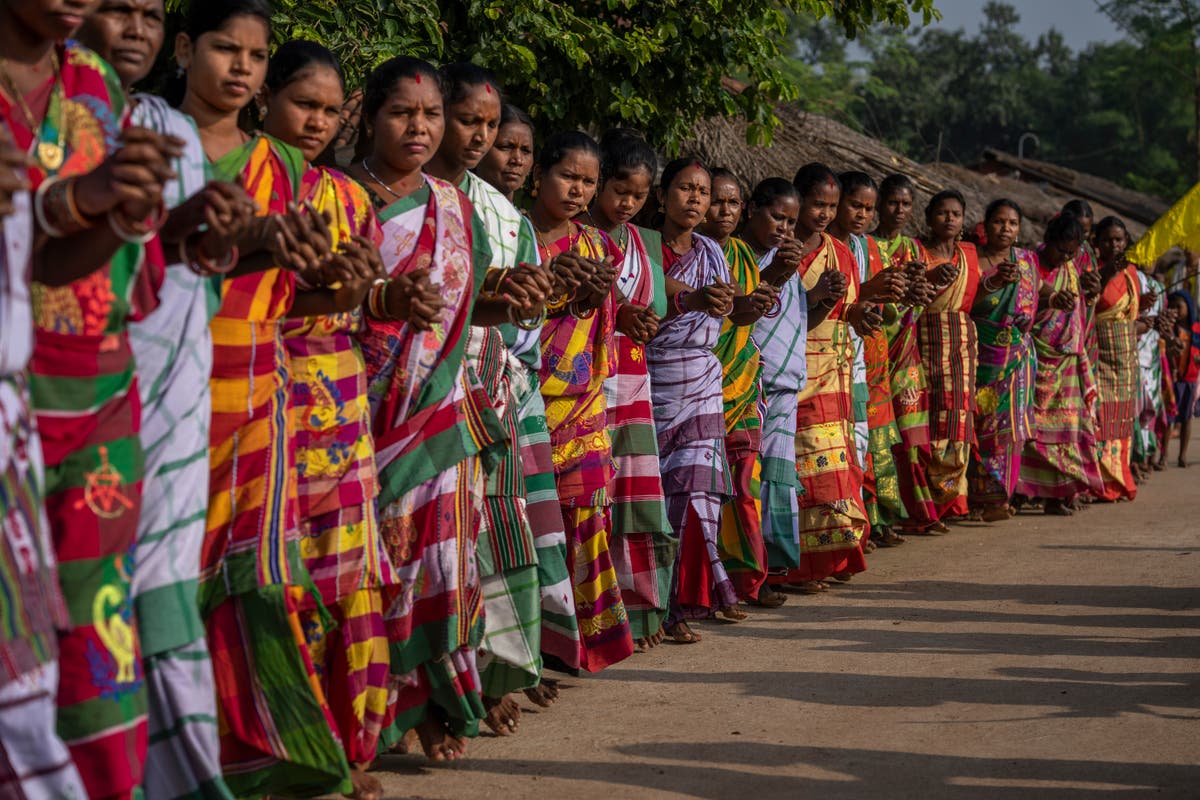 Tribus de India buscan reconocimiento oficial a su religión