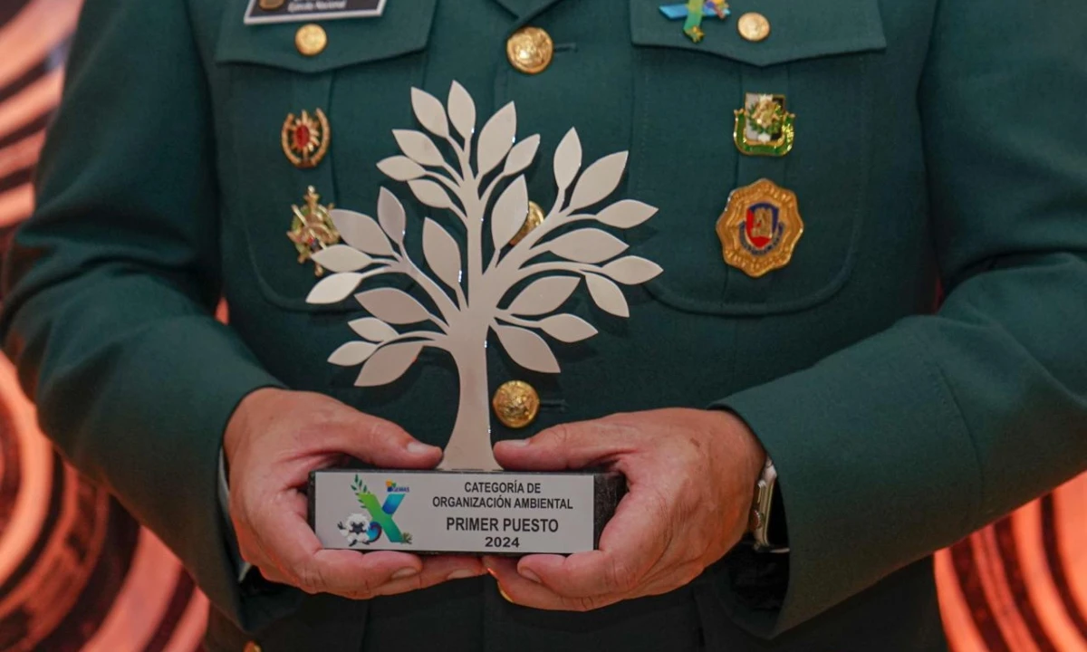 El Ejército Nacional recibe importante premio por su labor ambiental