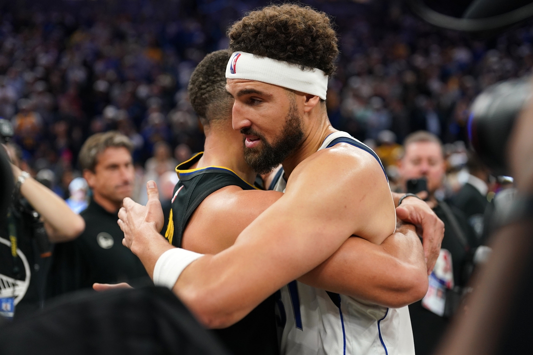 Deadspin | Resumen de la NBA: los Warriors superan a los Mavs con el regreso de Klay Thompson