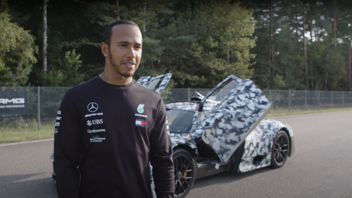 El campeón de Fórmula 1 Lewis Hamilton dice que los hipercoches son aburridos y que es mejor comprar coches clásicos y obras de arte