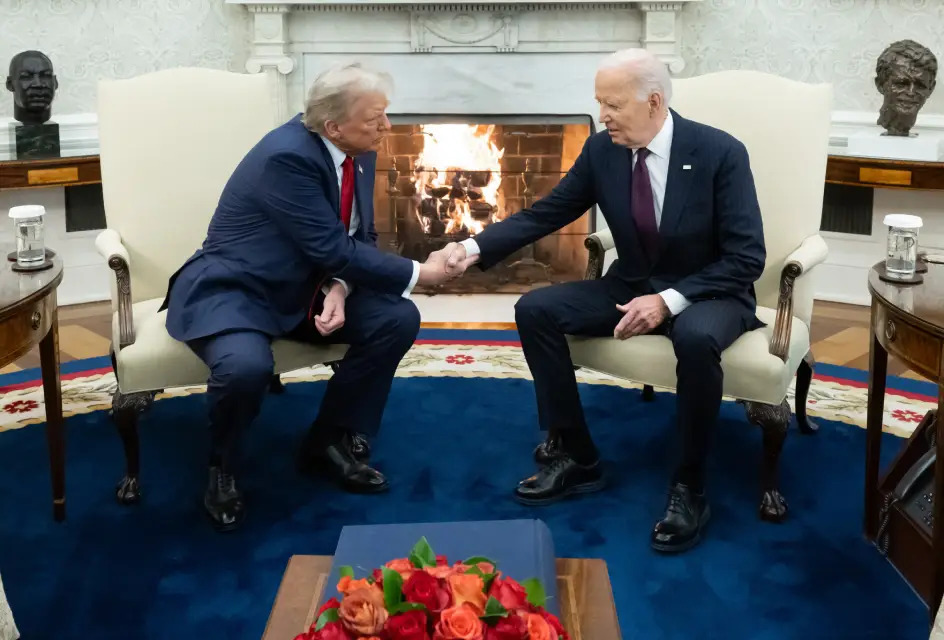 “welcome-back”:-trump-se-encuentra-con-biden-en-la-casa-blanca