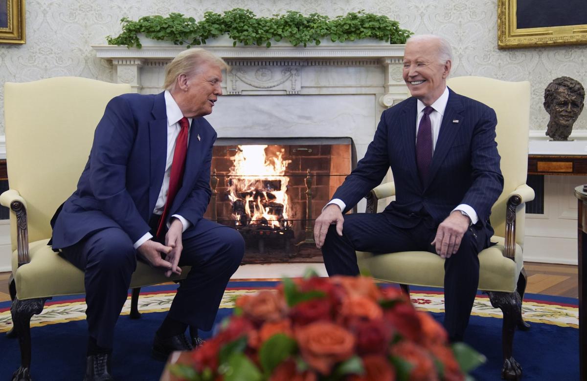 Trump y un retorno triunfal a Washington: se reunió con Biden y le dijo que espera una “transición fluida”