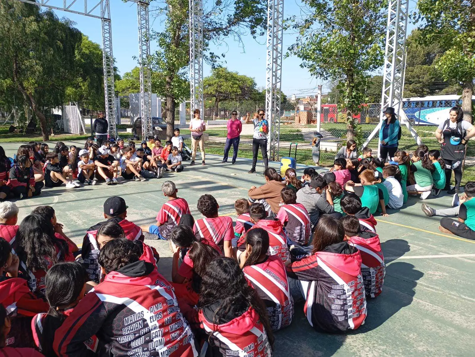 Más de 500 estudiantes participaron de diferentes jornadas de atletismo < Municipalidad de Córdoba