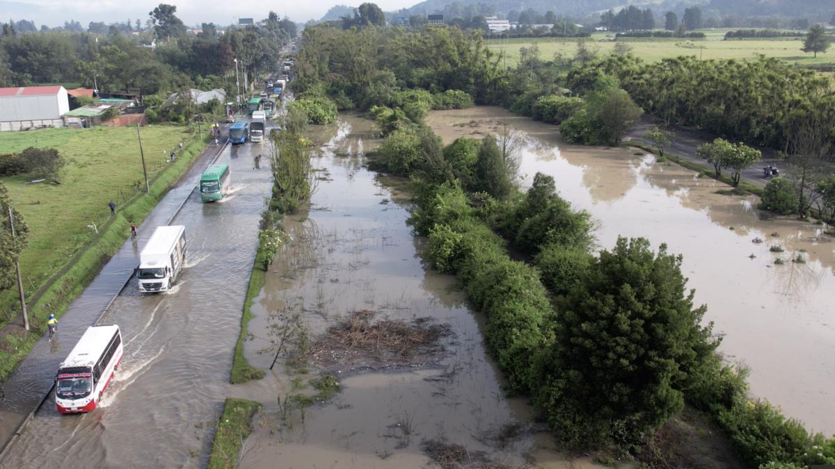 Minambiente responde al alcalde Galán por inundaciones en autopista Norte: ‘¿Es responsabilidad del sector ambiental que Bogotá no se haya ordenado alrededor del agua?’