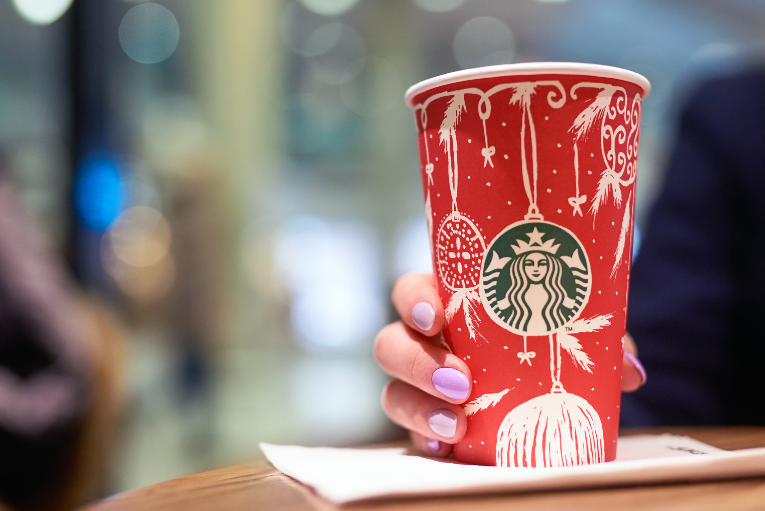 starbucks-celebra-el-dia-del-red-cup-day:-estos-son-los-descuentos-que-ofrece-–-la-opinion