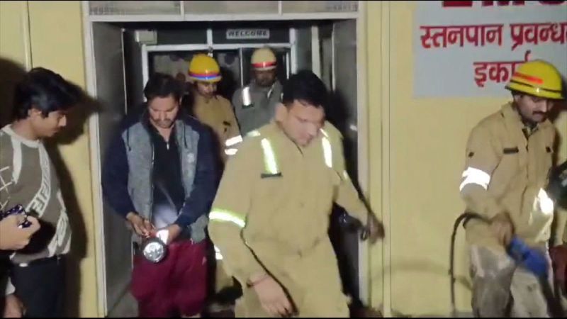 Diez bebés recién nacidos mueren en un incendio en hospital del norte de India | CNN