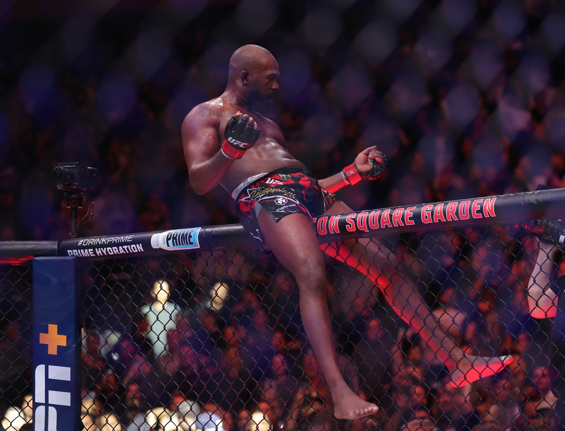 deadspin-|-jon-jones-conserva-el-cinturon-de-peso-pesado-en-ufc-309