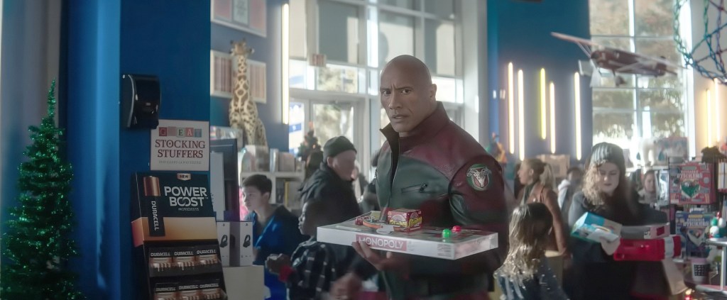 “Red One obtiene espectáculos de 3,7 millones de dólares: Dwayne Johnson y Chris Evans con una producción de más de 200 millones de dólares apuntan a 35 millones de dólares”. Inauguración – Taquilla viernes por la mañana – Mujer es Más