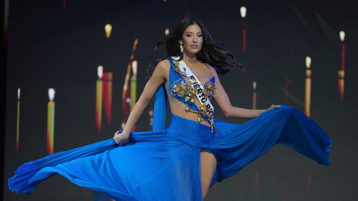 traje-de-jennifer-colon-“se-alejo-de-lo-tradicional”