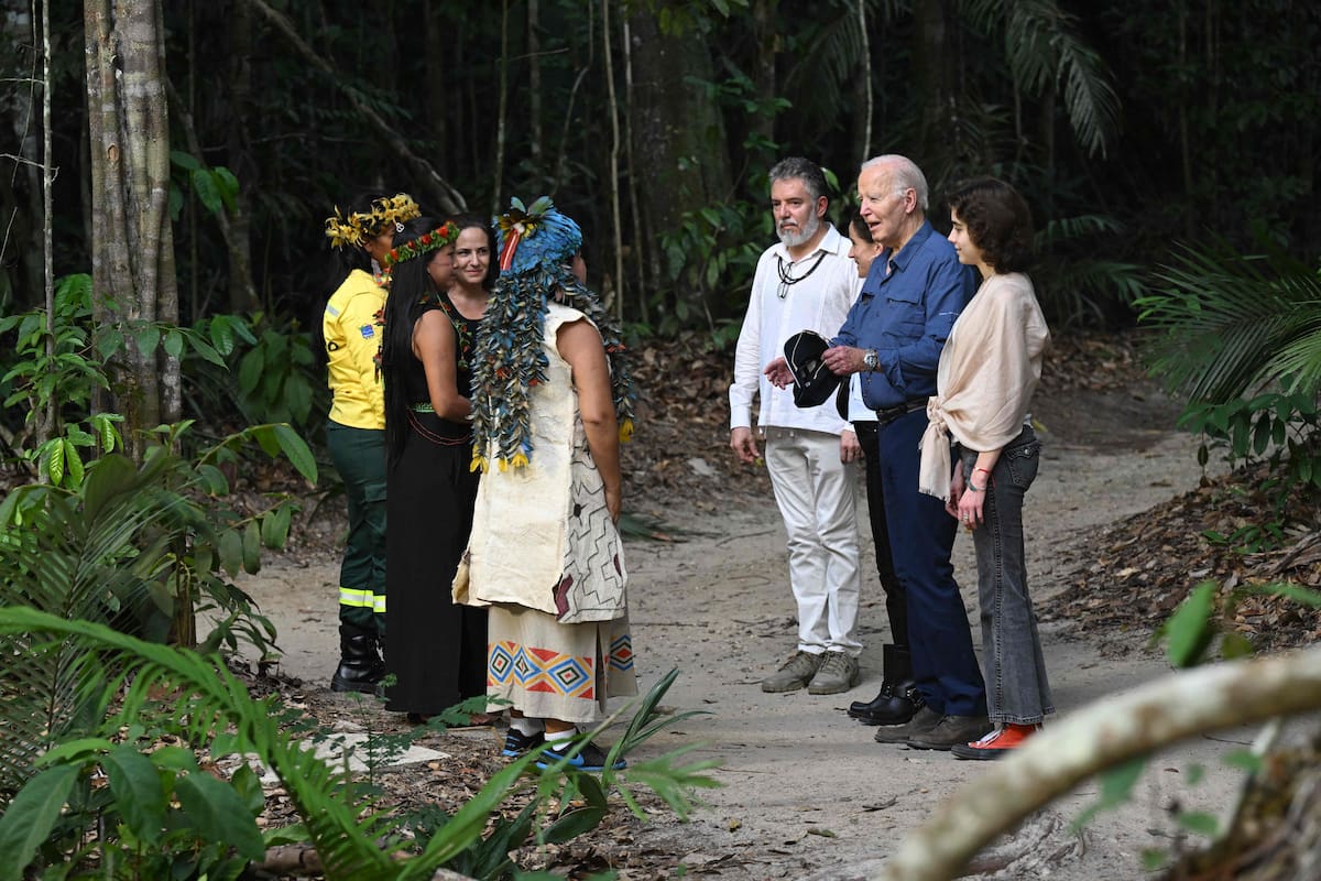 Joe Biden anuncia apoyo económico para políticas ambientales en una visita a Amazonía antes de la cumbre del G-20